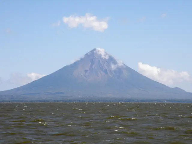 Volcán Concepción visto desde el lago, rumbo a Ometepe