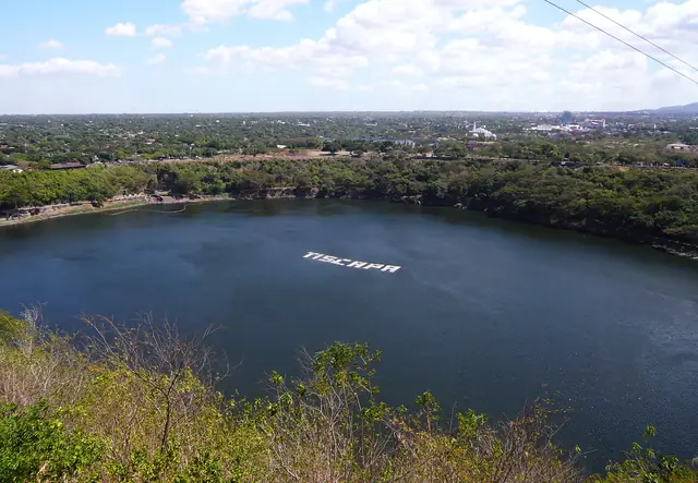 Laguna de Tiscapa, un cráter azul en Managua