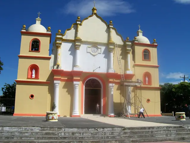 Iglesia de Boaco bajo el cielo azul