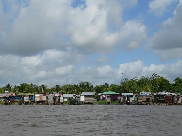 Casas frente a la bahía de Bluefields