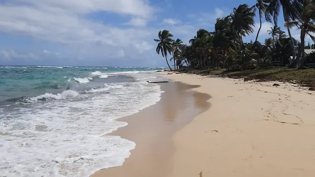 Playa de arena blanca en Big Corn Island