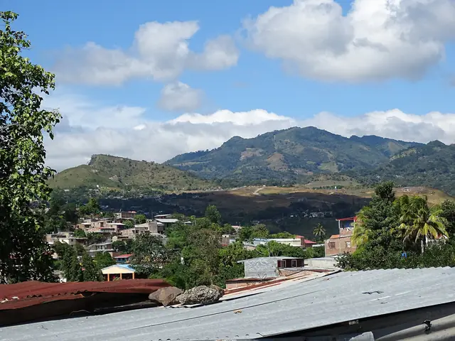 Tejados de Matagalpa rodeados de montañas