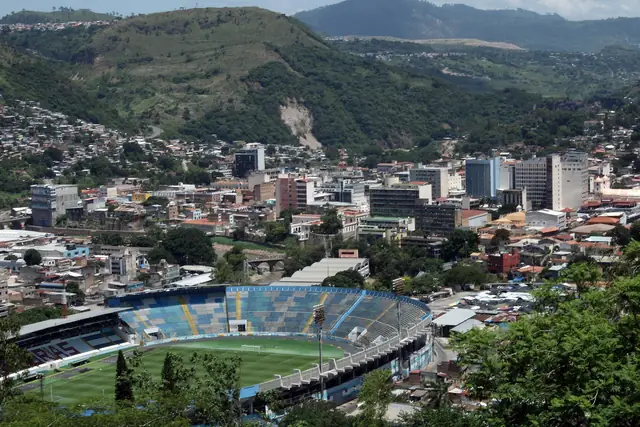 Centro histórico de Tegucigalpa entre cerros