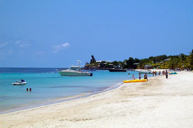 West Bay, playa de agua turquesa en Roatán