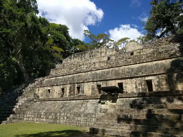 Templos mayas del parque arqueológico de Copán