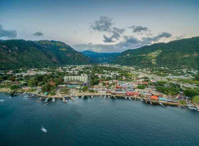 Panajachel a orillas del lago de Atitlán